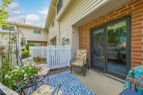 4312 -4 Hyde Park North Olmsted OH 44070