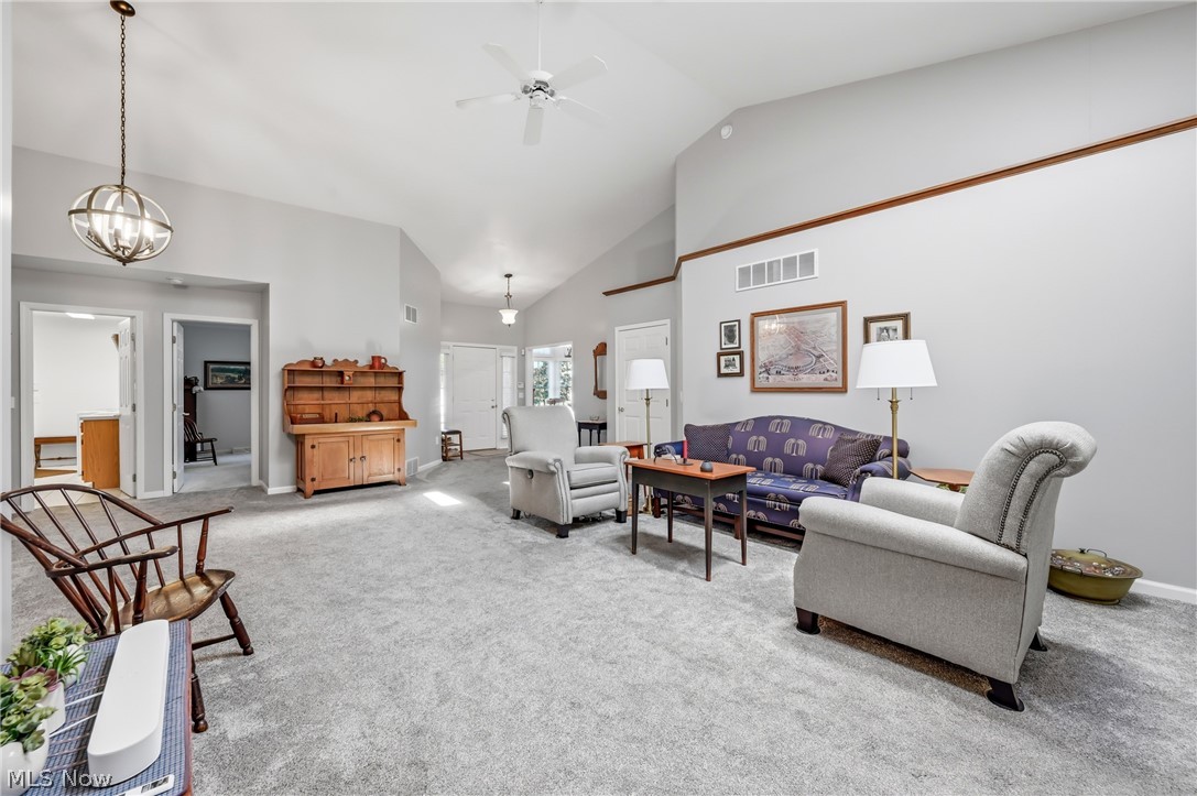 220 Blue Winged Warren OH 44484