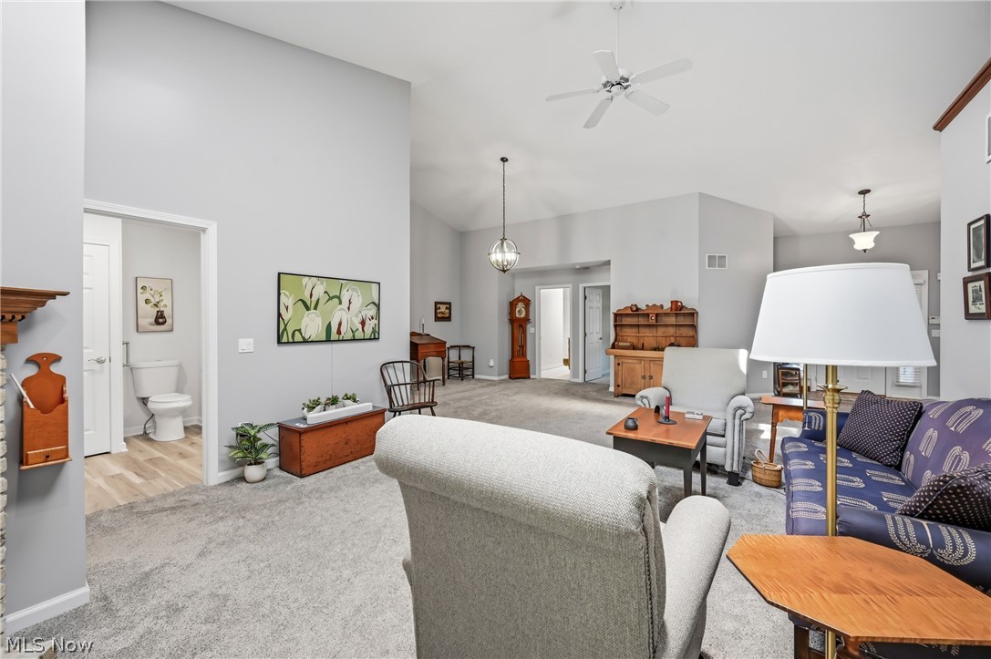 220 Blue Winged Warren OH 44484
