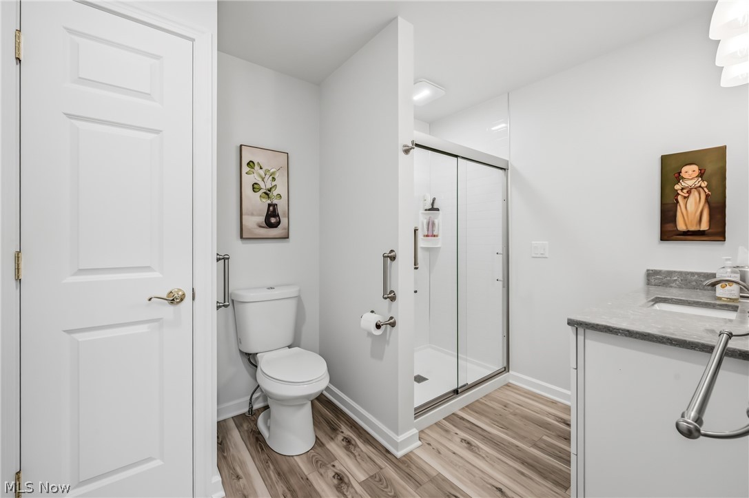 220 Blue Winged Warren OH 44484
