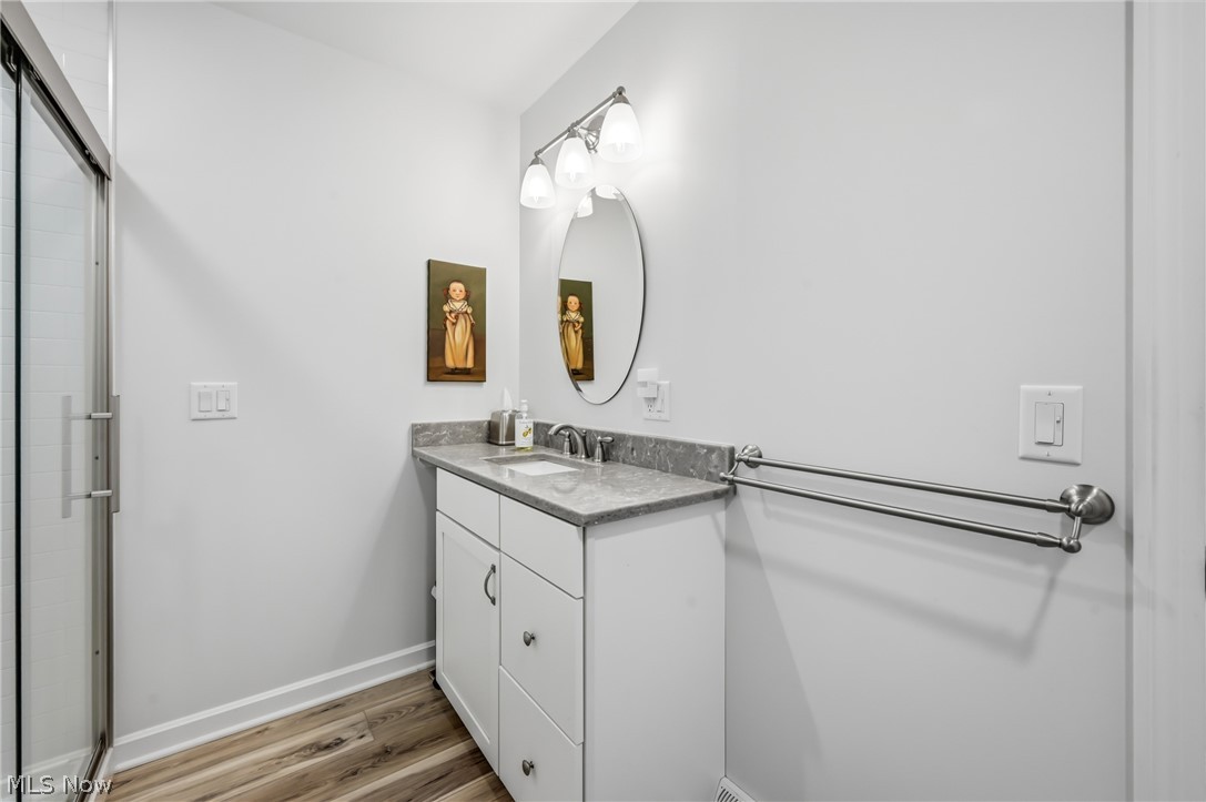 220 Blue Winged Warren OH 44484