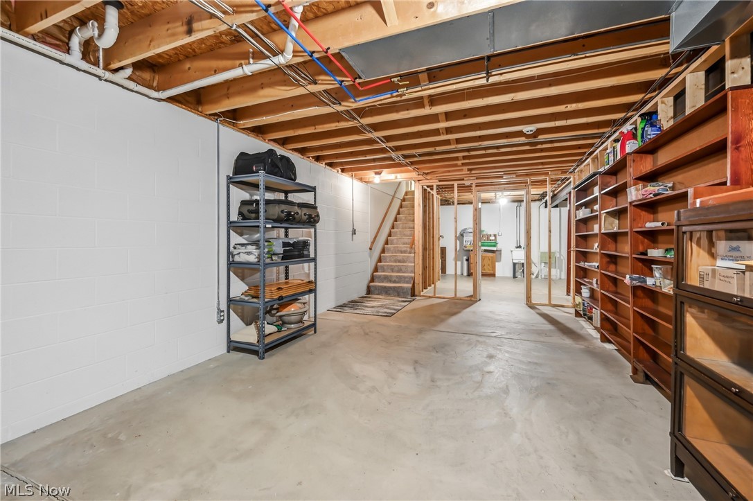 220 Blue Winged Warren OH 44484