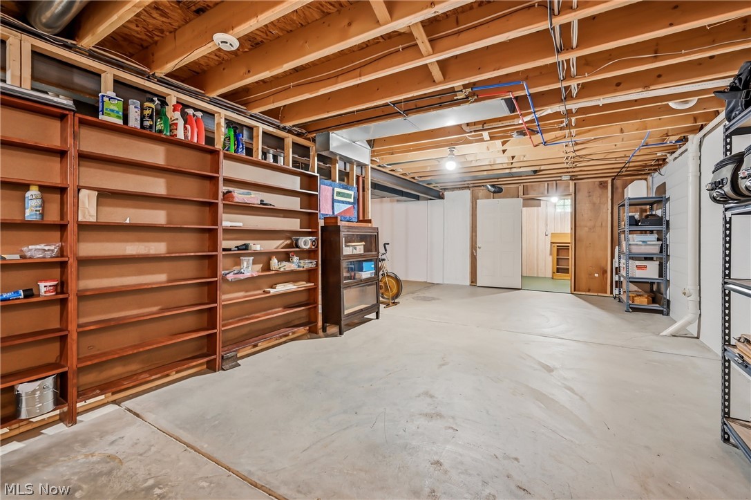 220 Blue Winged Warren OH 44484
