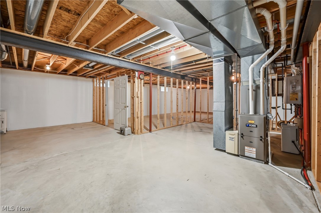 220 Blue Winged Warren OH 44484