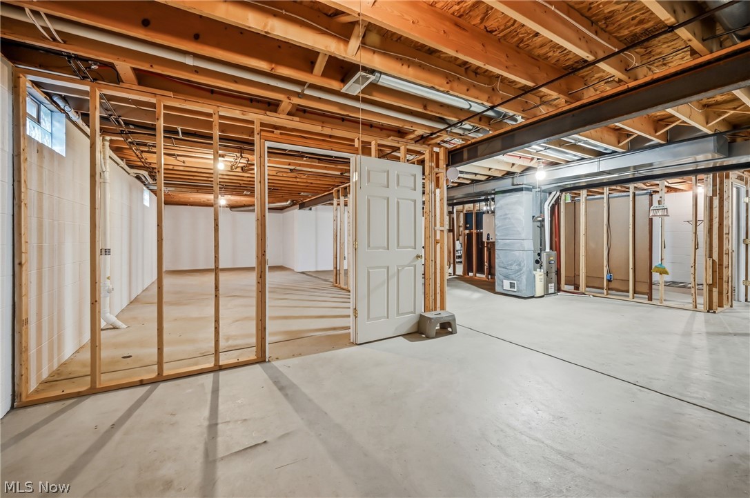 220 Blue Winged Warren OH 44484