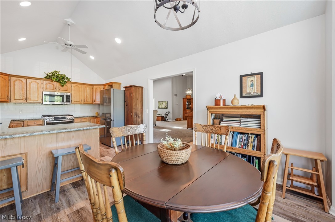 220 Blue Winged Warren OH 44484