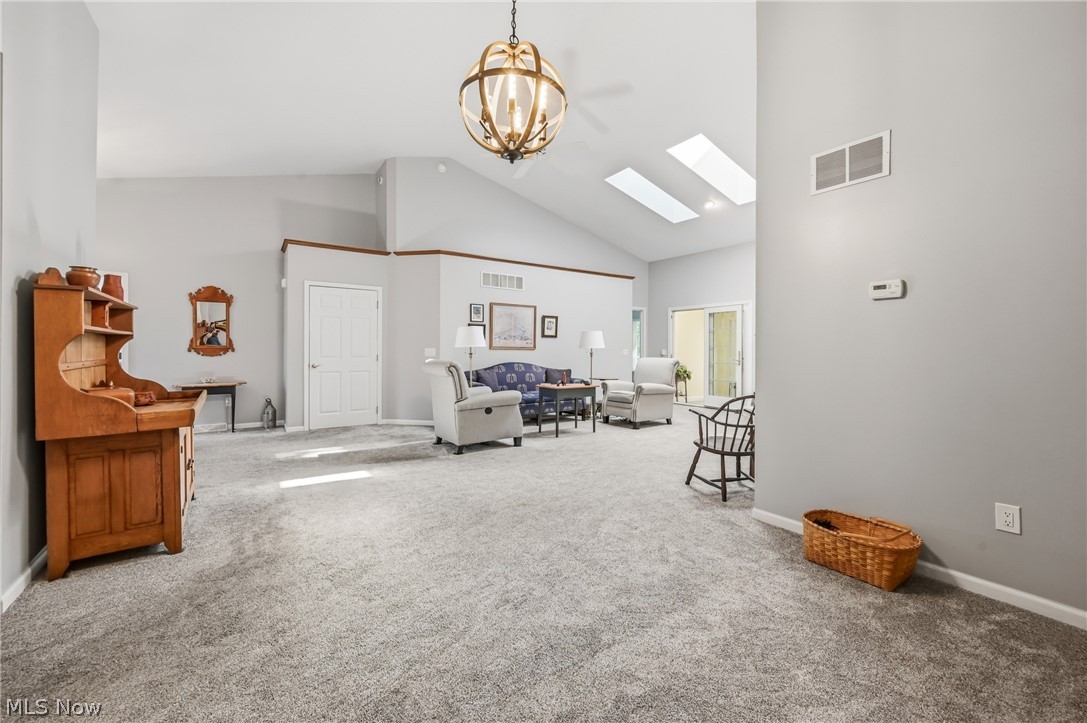 220 Blue Winged Warren OH 44484