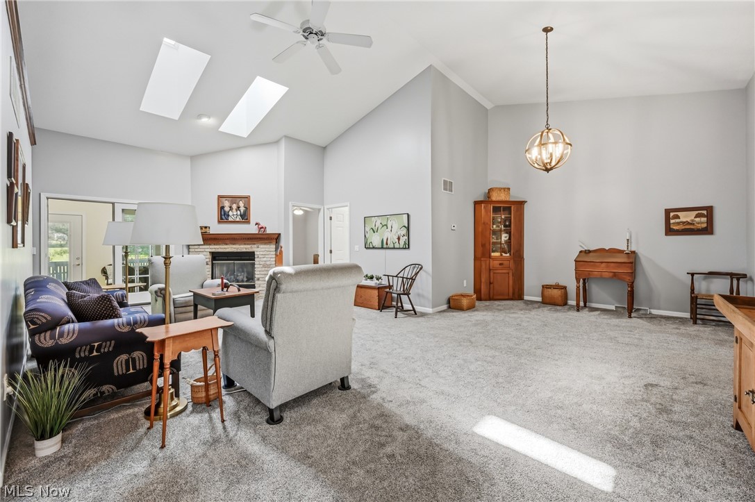 220 Blue Winged Warren OH 44484