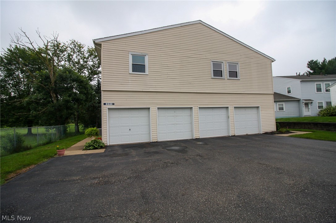 2551 Royal County Down Uniontown OH 44685