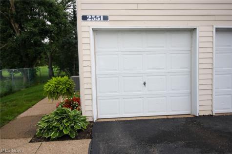 2551 Royal County Down Uniontown OH 44685