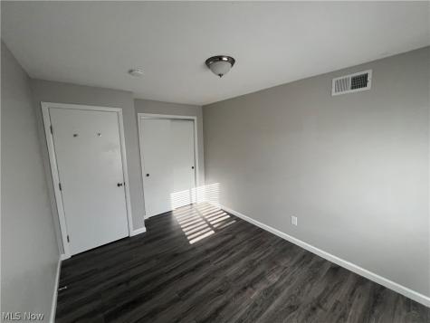 21841 River Oaks Drive Rocky River OH 44116