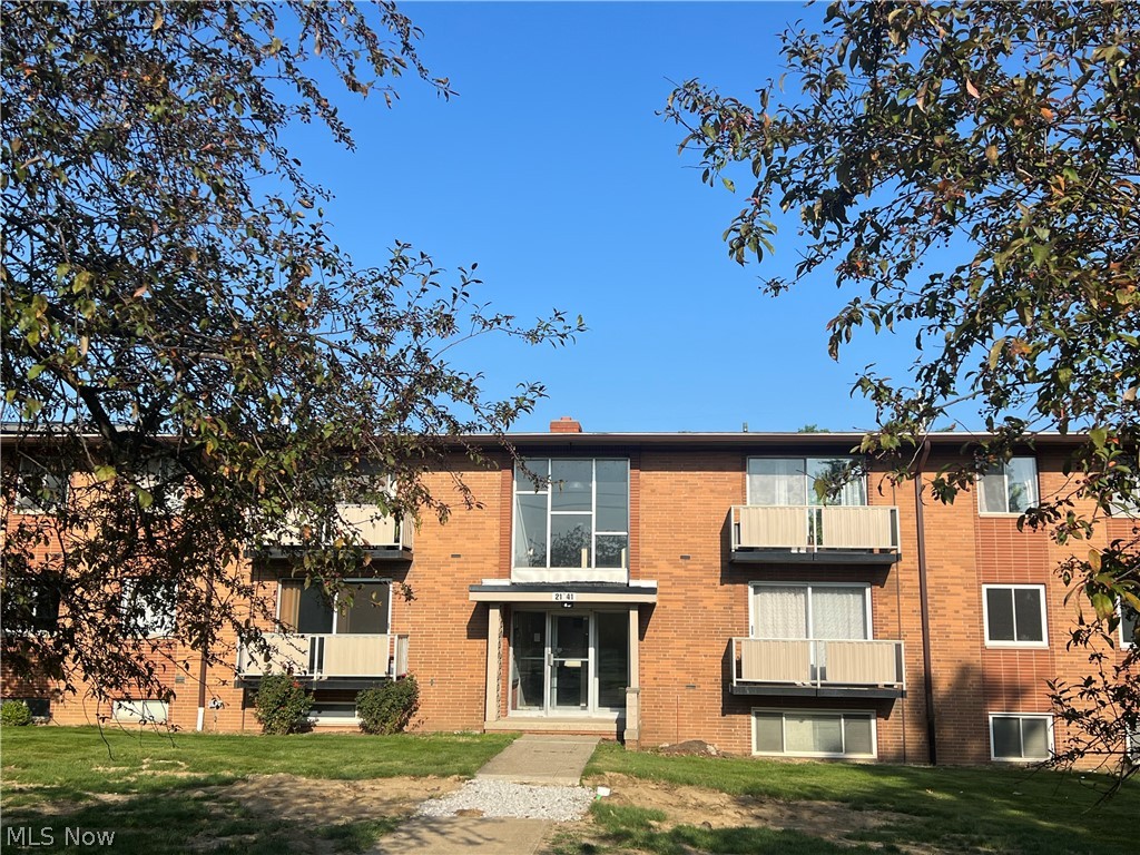21841 River Oaks Drive Rocky River OH 44116