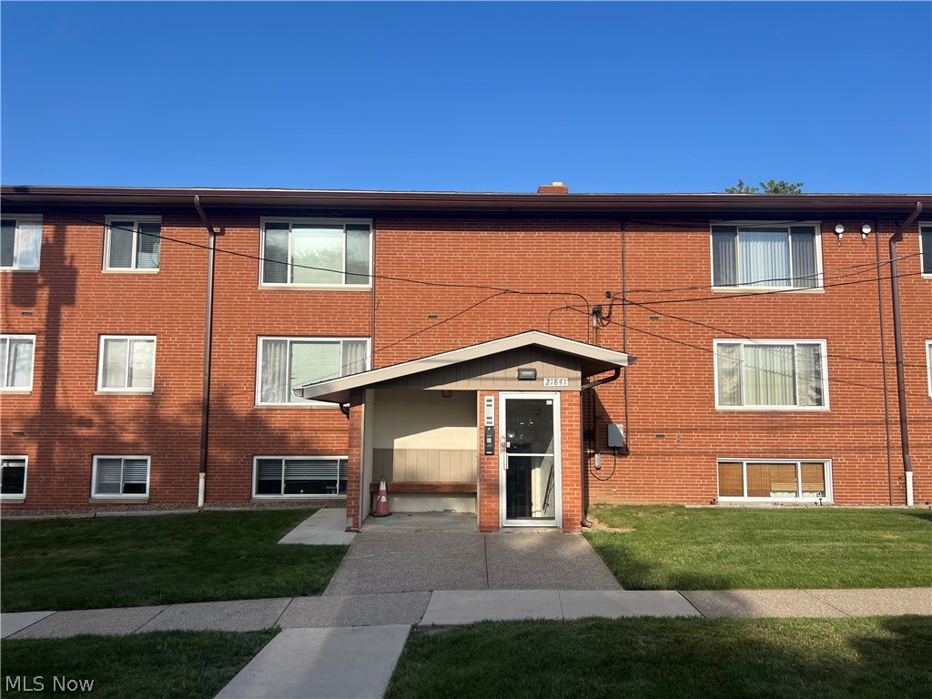 21841 River Oaks Drive Rocky River OH 44116