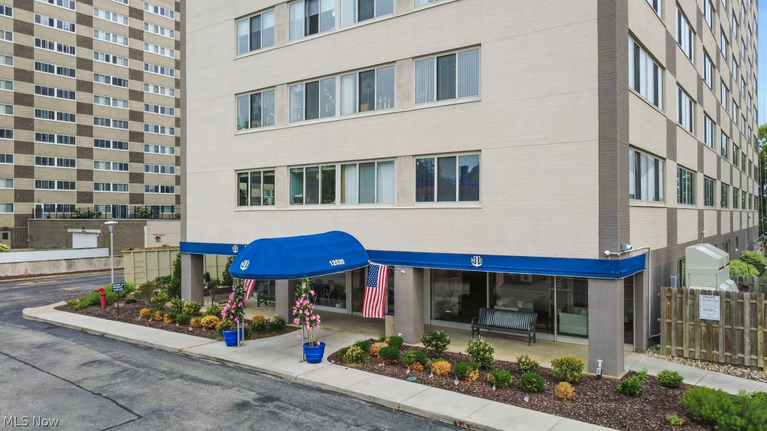 Lakewood OH, 12520 Edgewater Drive, Unit 1601