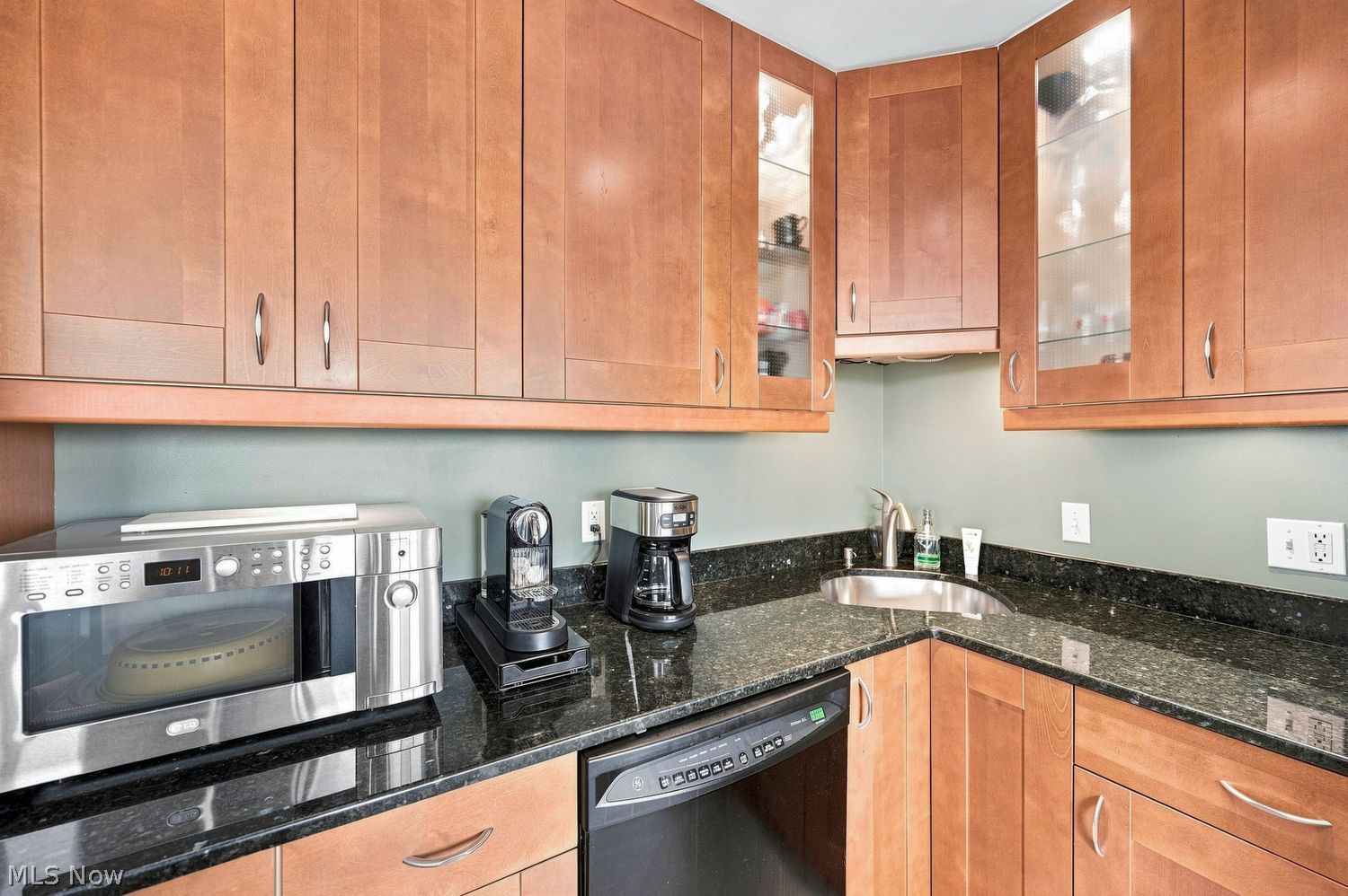 12520 Edgewater Drive Lakewood OH 44107