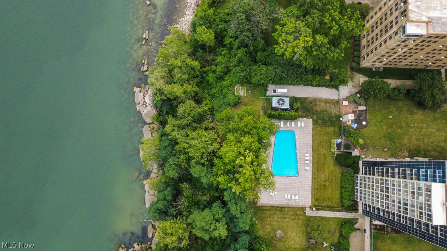 12520 Edgewater Drive Lakewood OH 44107