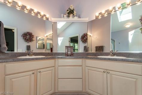 118 Kensington Court Aurora OH 44202