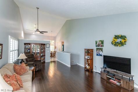 118 Kensington Court Aurora OH 44202
