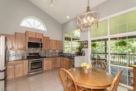 118 Kensington Court Aurora OH 44202
