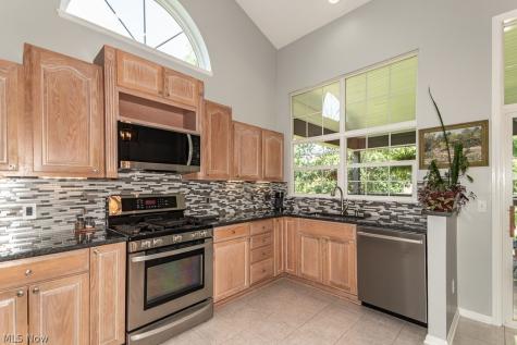 118 Kensington Court Aurora OH 44202