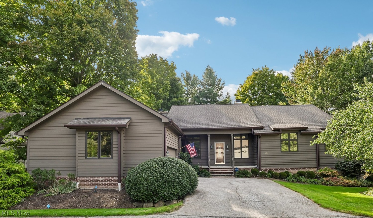 Chagrin Falls OH, 404 Fairway View Drive