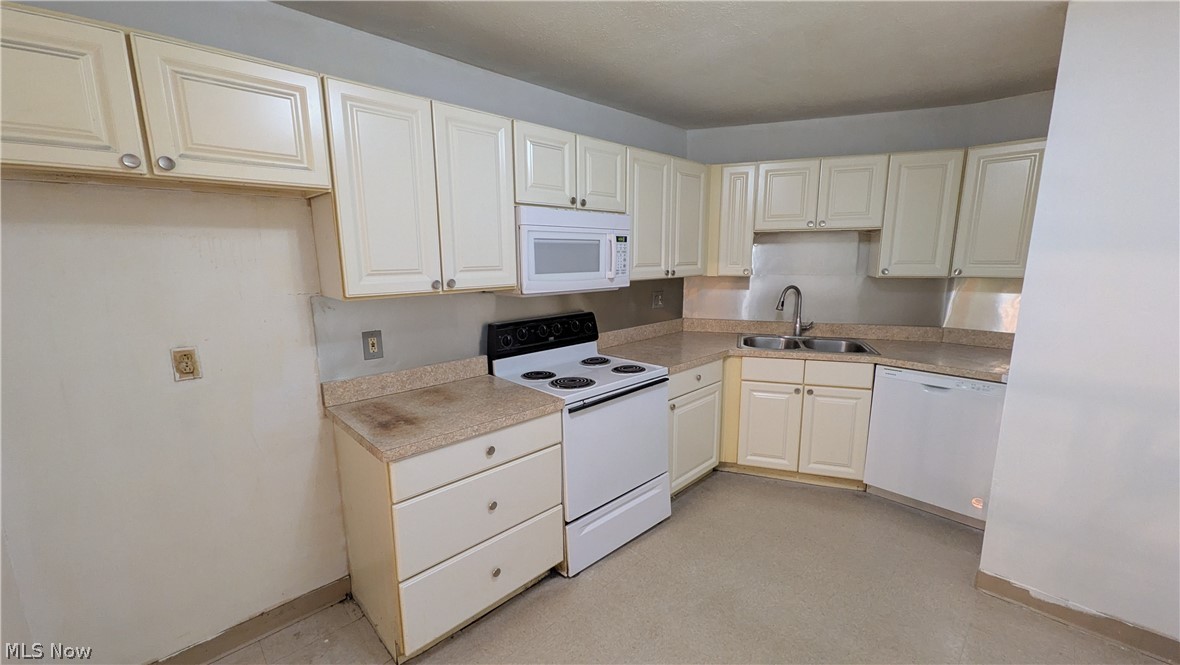 21860 River Oaks Drive Rocky River OH 44116