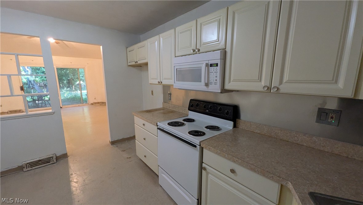 21860 River Oaks Drive Rocky River OH 44116