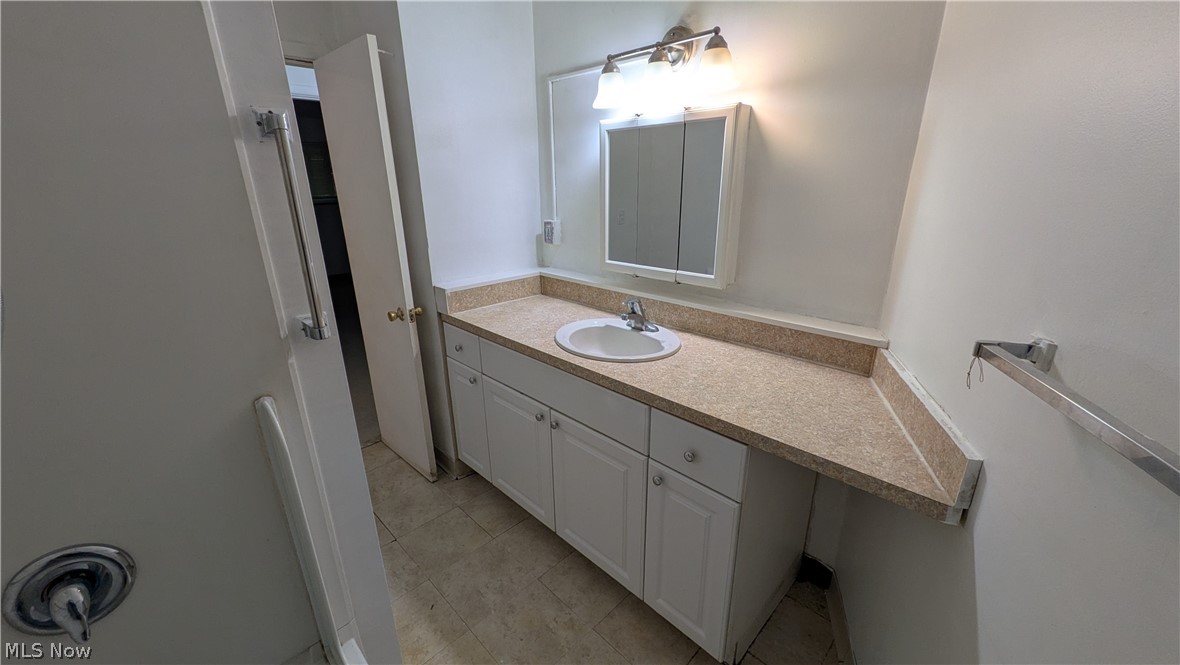 21860 River Oaks Drive Rocky River OH 44116