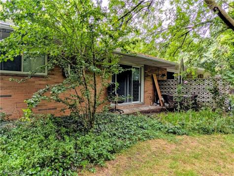 21860 River Oaks Drive Rocky River OH 44116