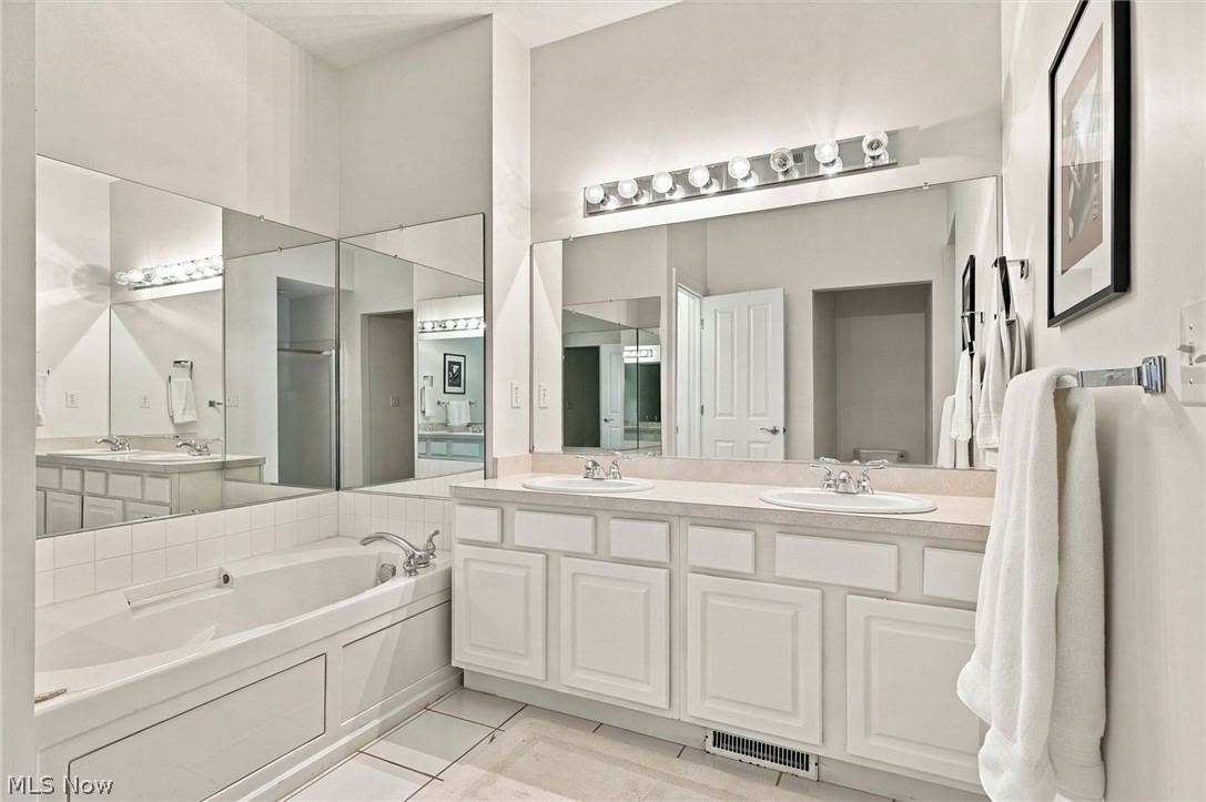 210 Rosebury Court Mayfield Heights OH 44124