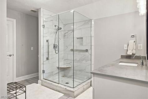 210 Rosebury Court Mayfield Heights OH 44124