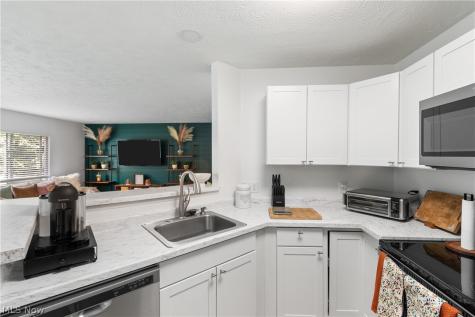 1435 Buckingham Gate D Boulevard Cuyahoga Falls OH 44221