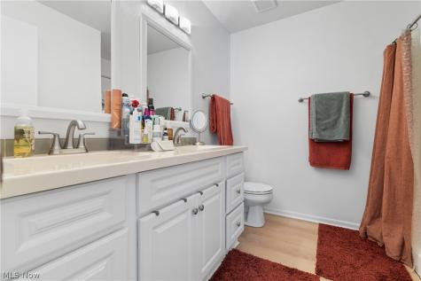 1435 Buckingham Gate D Boulevard Cuyahoga Falls OH 44221