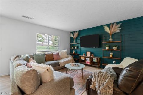 1435 Buckingham Gate D Boulevard Cuyahoga Falls OH 44221