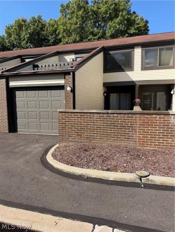 512 Turnberry Lane Richmond Heights OH 44143
