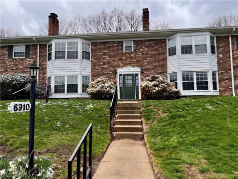 6910 Carriage Hill Drive Brecksville OH 44141