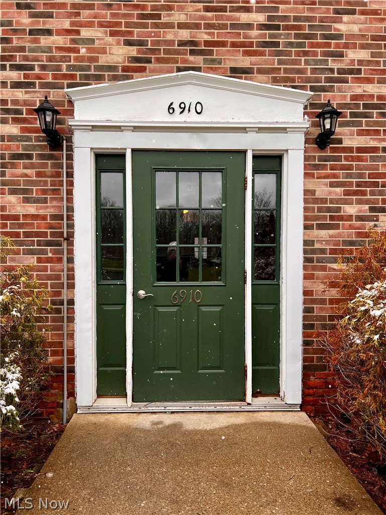 6910 Carriage Hill Drive Brecksville OH 44141