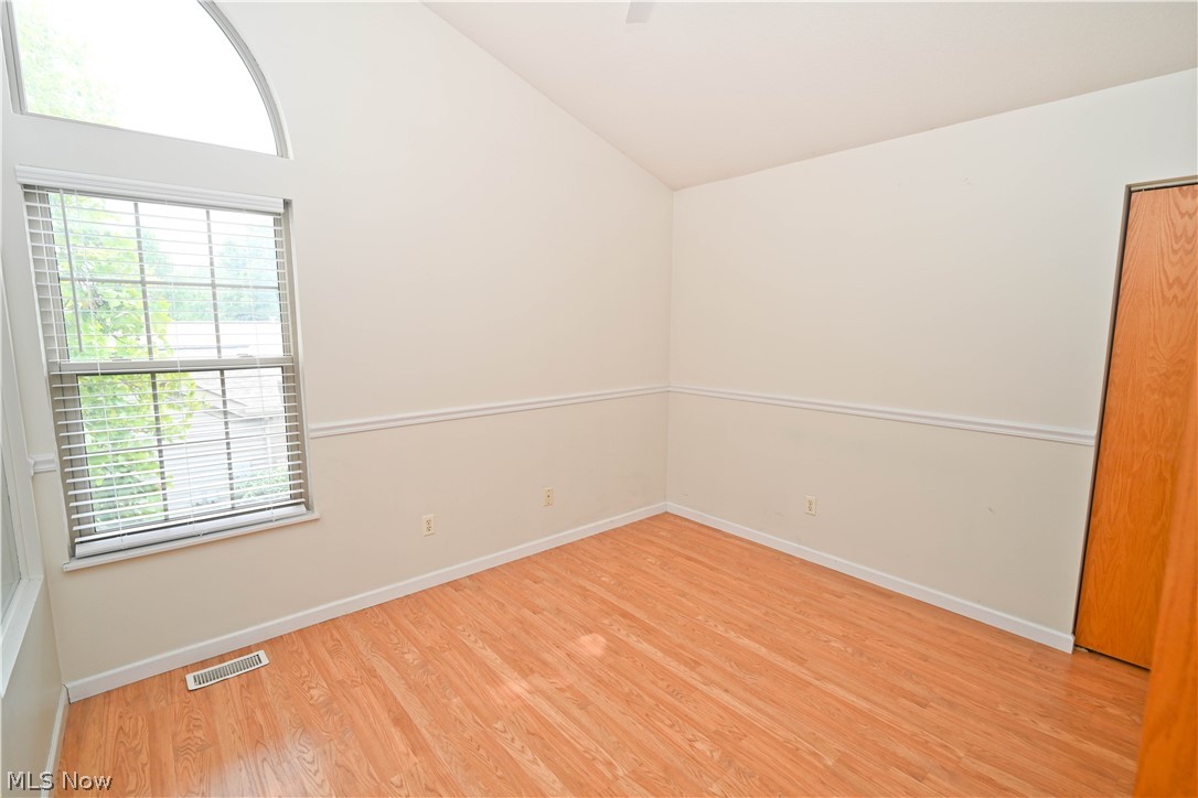 325 S Linden Court Warren OH 44484