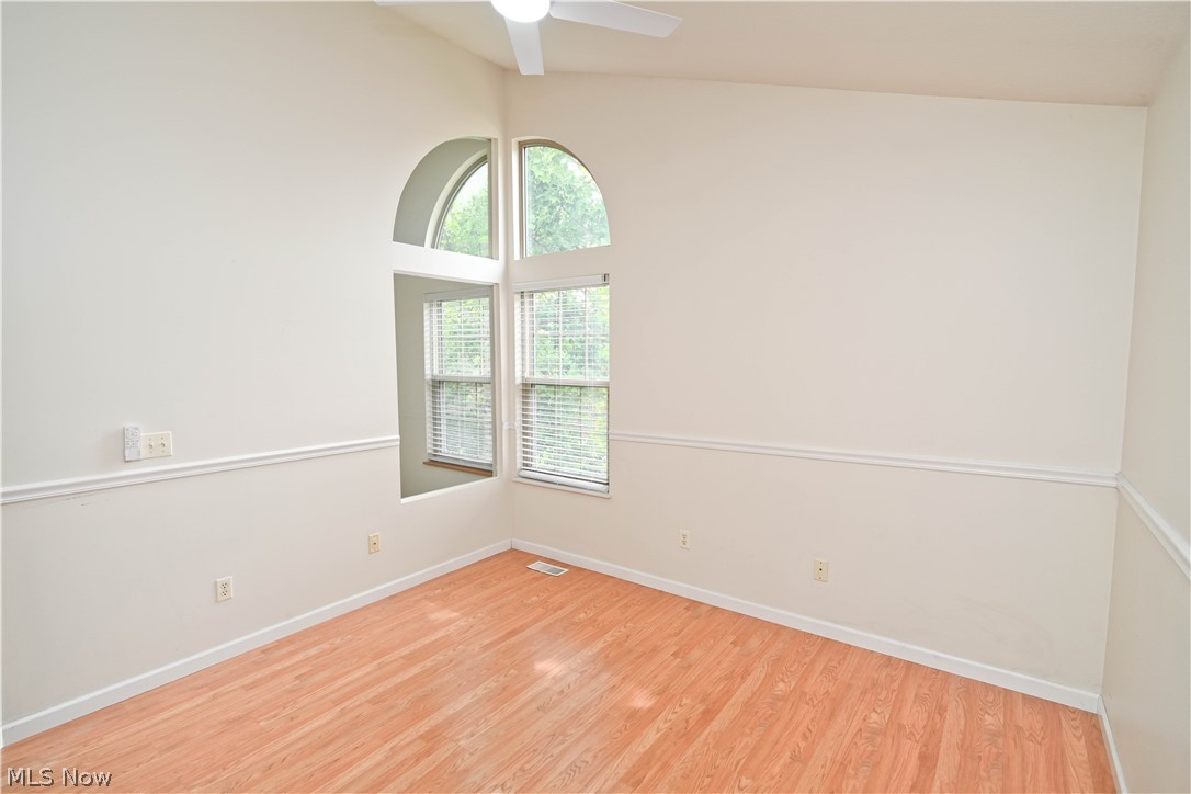 325 S Linden Court Warren OH 44484