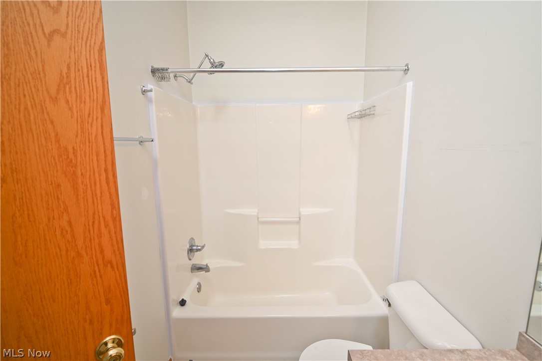 325 S Linden Court Warren OH 44484