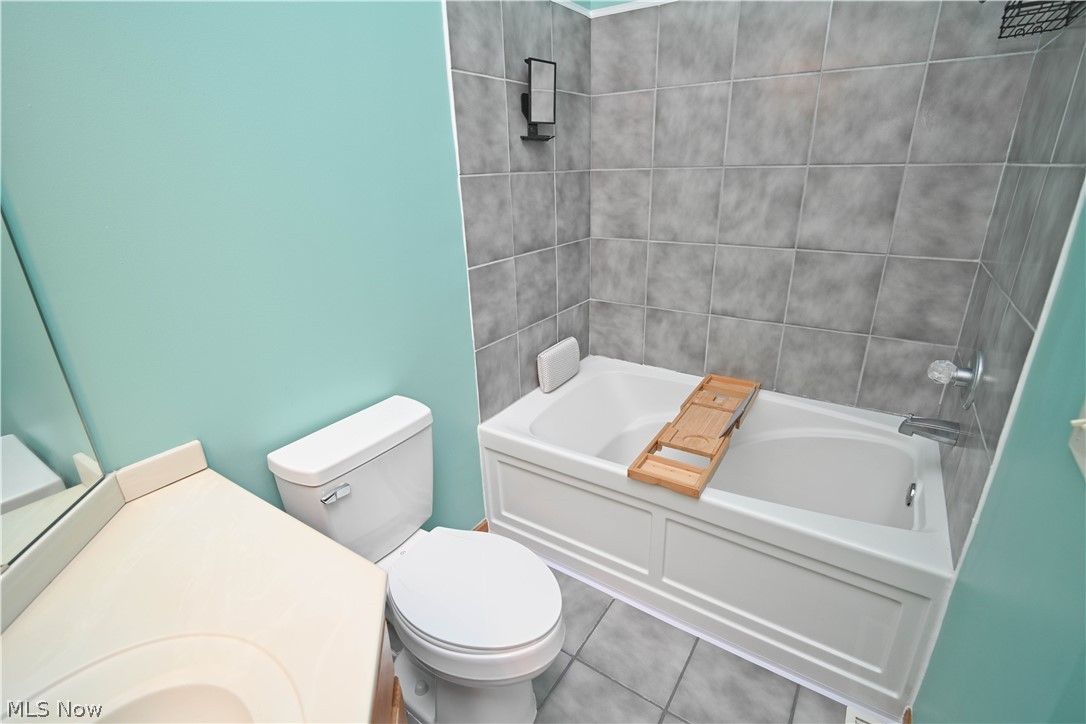 325 S Linden Court Warren OH 44484