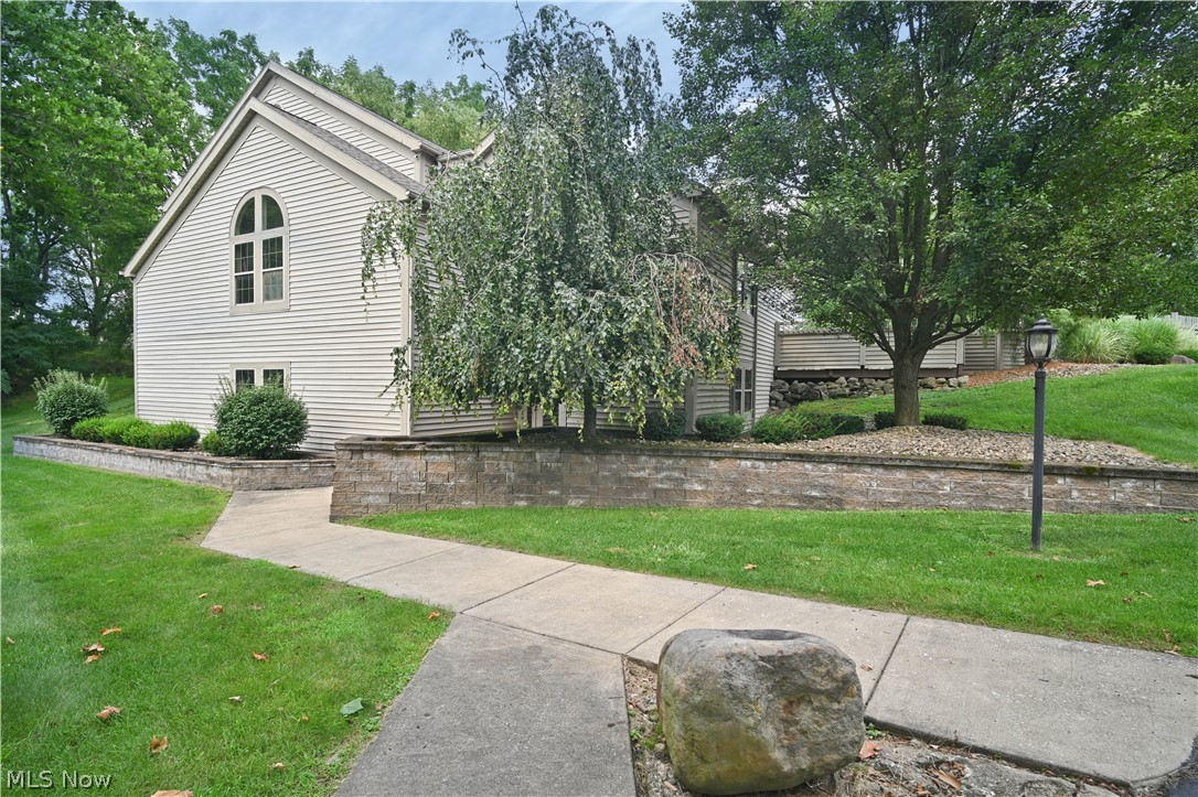 325 S Linden Court Warren OH 44484