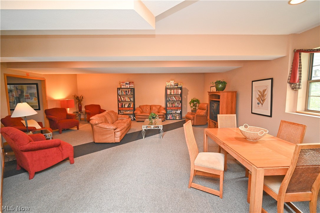 325 S Linden Court Warren OH 44484