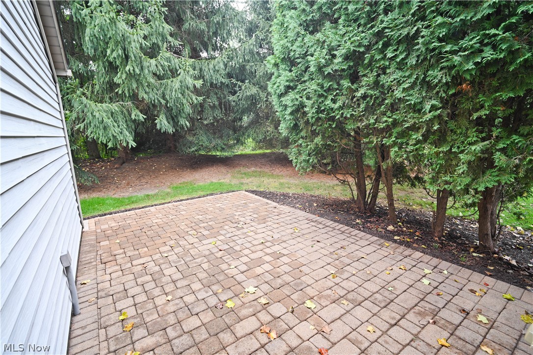325 S Linden Court Warren OH 44484