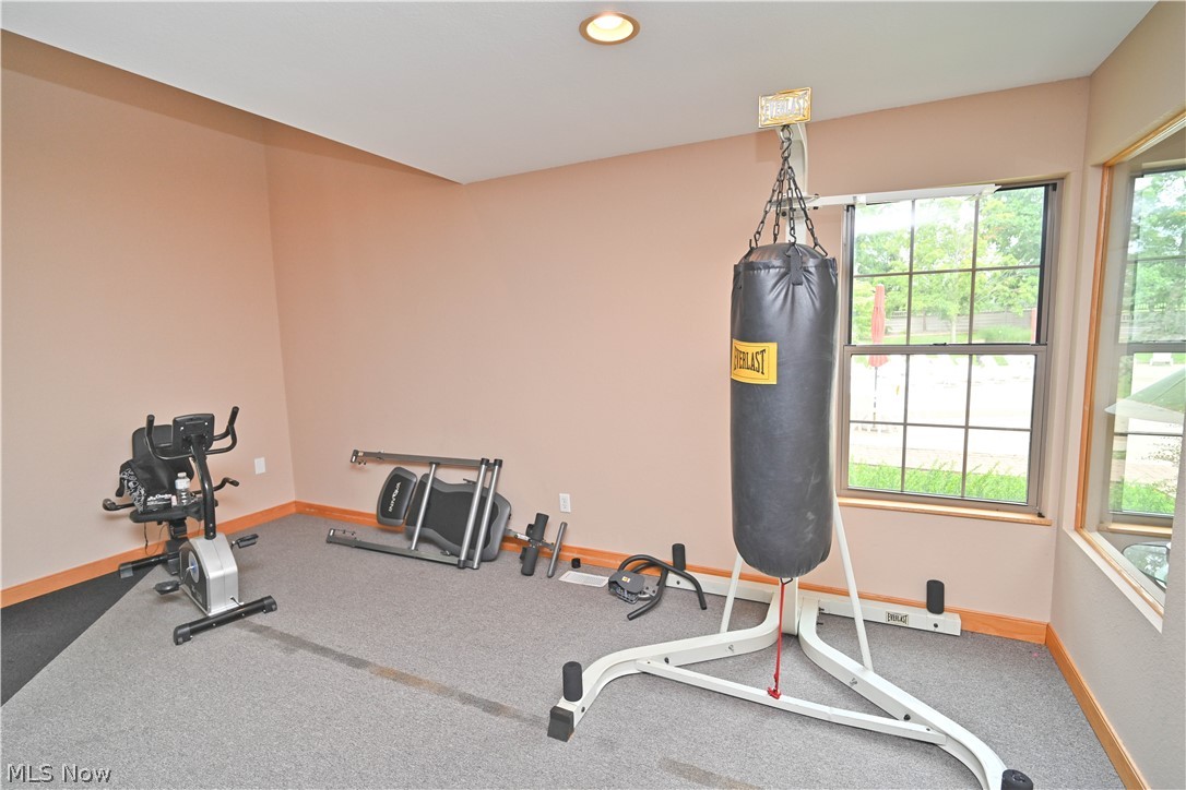 325 S Linden Court Warren OH 44484