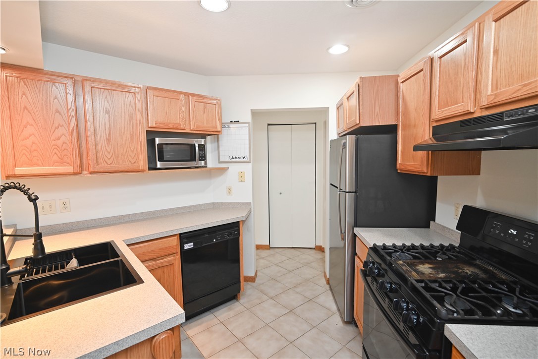 325 S Linden Court Warren OH 44484