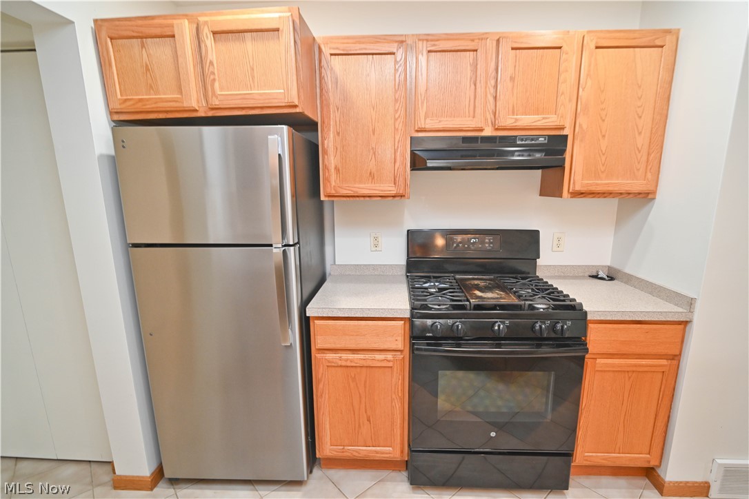 325 S Linden Court Warren OH 44484