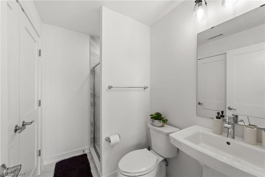 11206 N Park Place Cleveland OH 44104