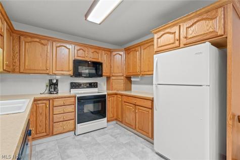 1450 Cove Street NW Uniontown OH 44685
