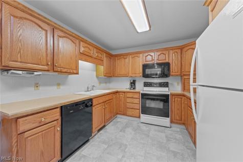 1450 Cove Street NW Uniontown OH 44685
